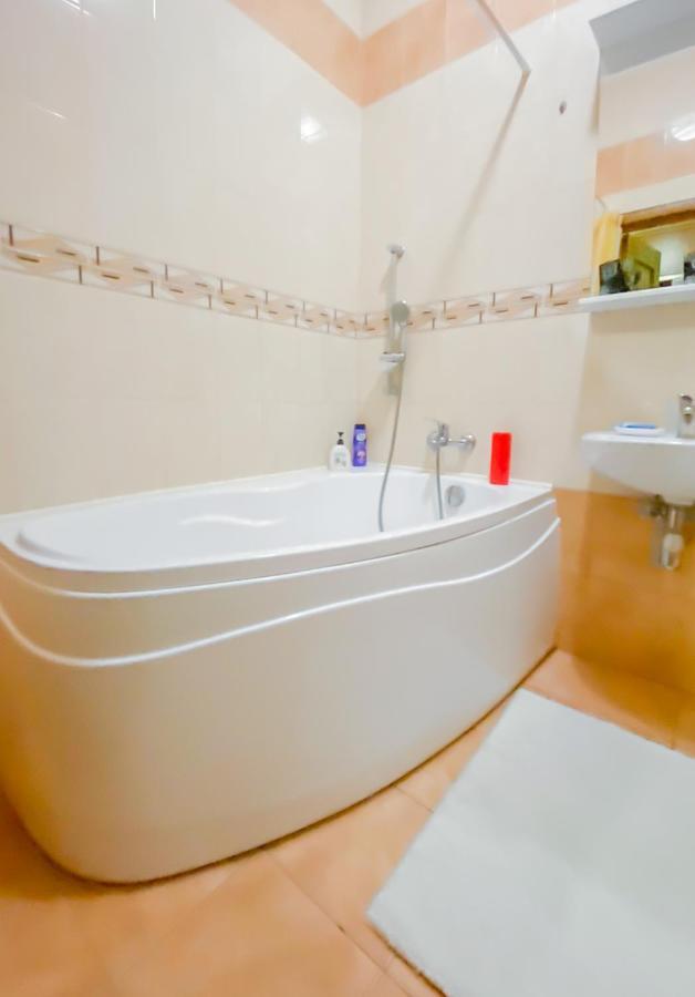 Rent Kiev Apartment 2 min metro Chernihivska Eksteriør billede